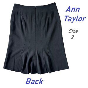Ann Taylor Pencil Skirt Womens Size 2 Pleated Back Black Virgin Wool